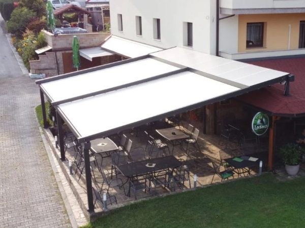 Pergola za udobje na prostem v vsakem vremenu