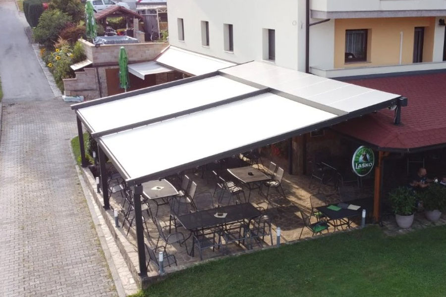 Pergola za udobje na prostem v vsakem vremenu